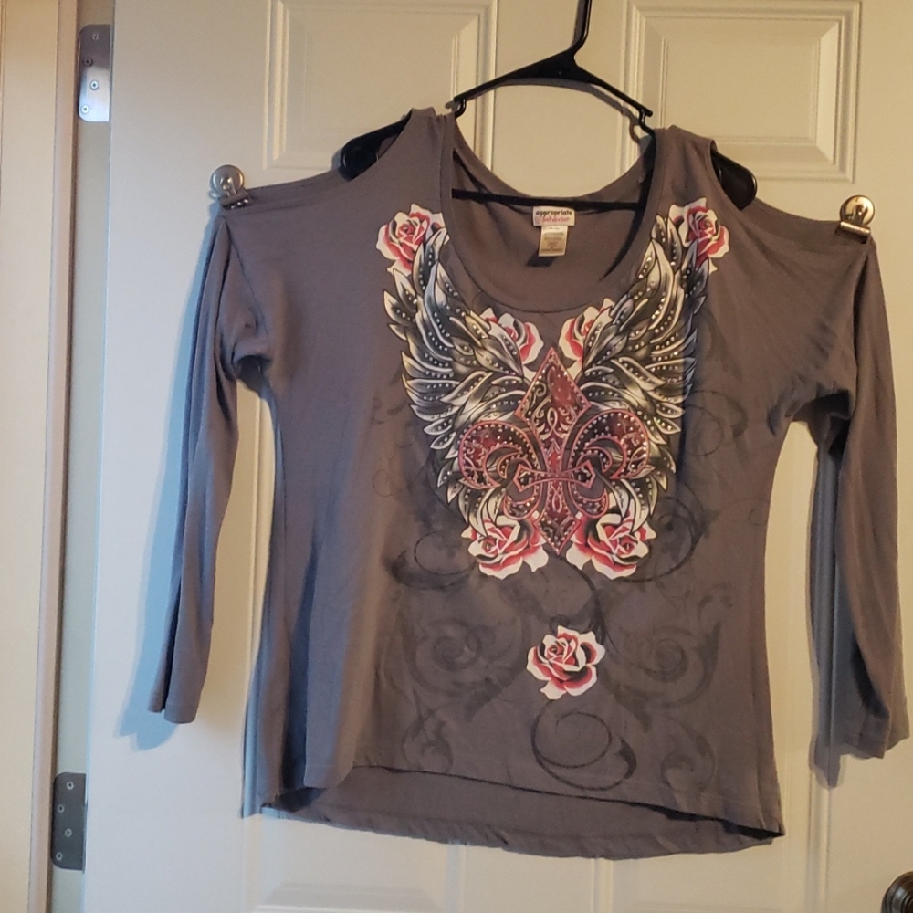 Cold shoulder tee